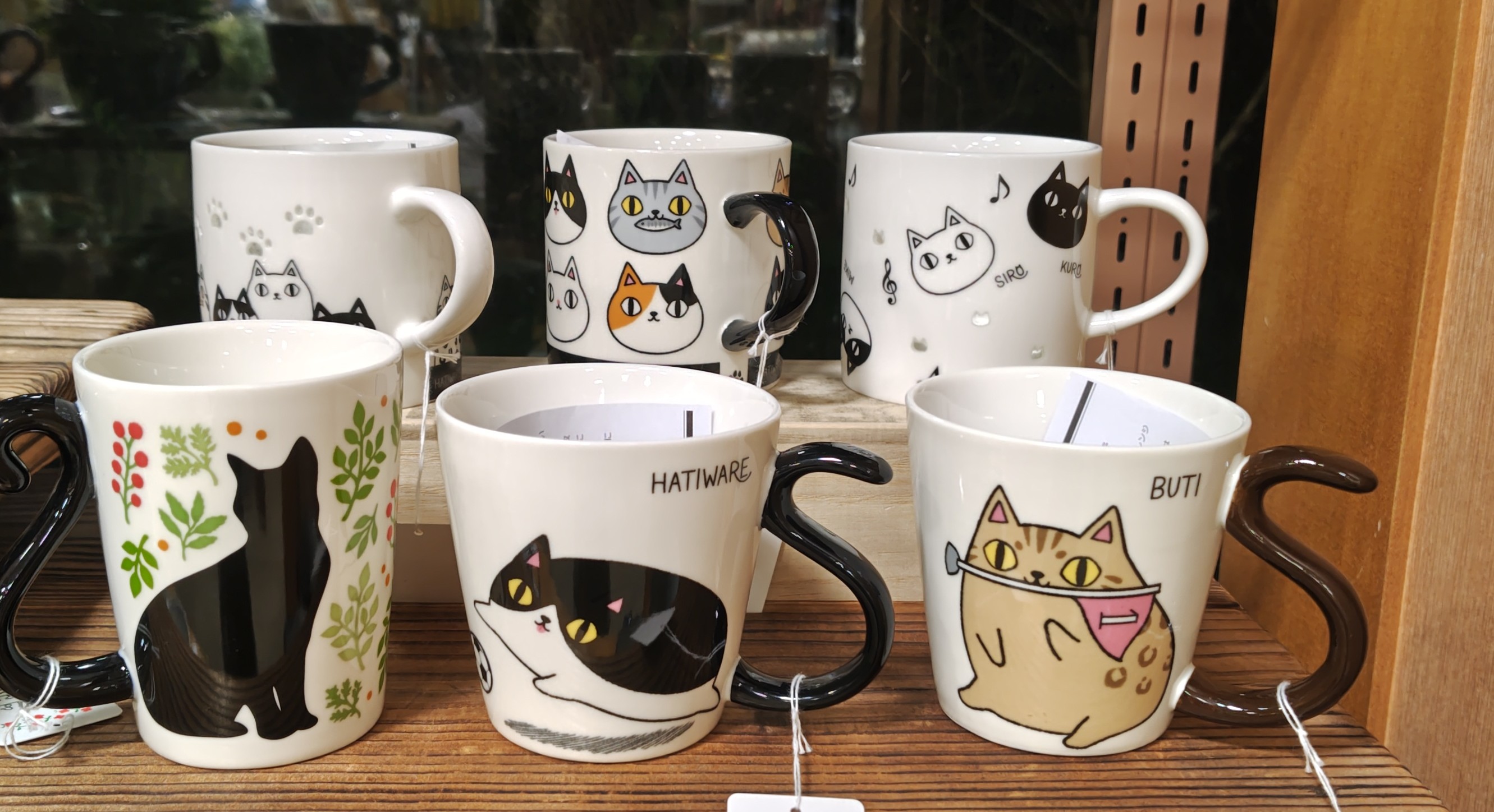 ↑しっぽが持ち手になったかわいい猫のマグカップもおすすめ
