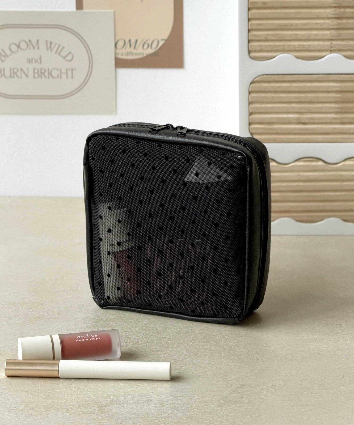 ドットメッシュスクエアポーチ ¥550(税込)