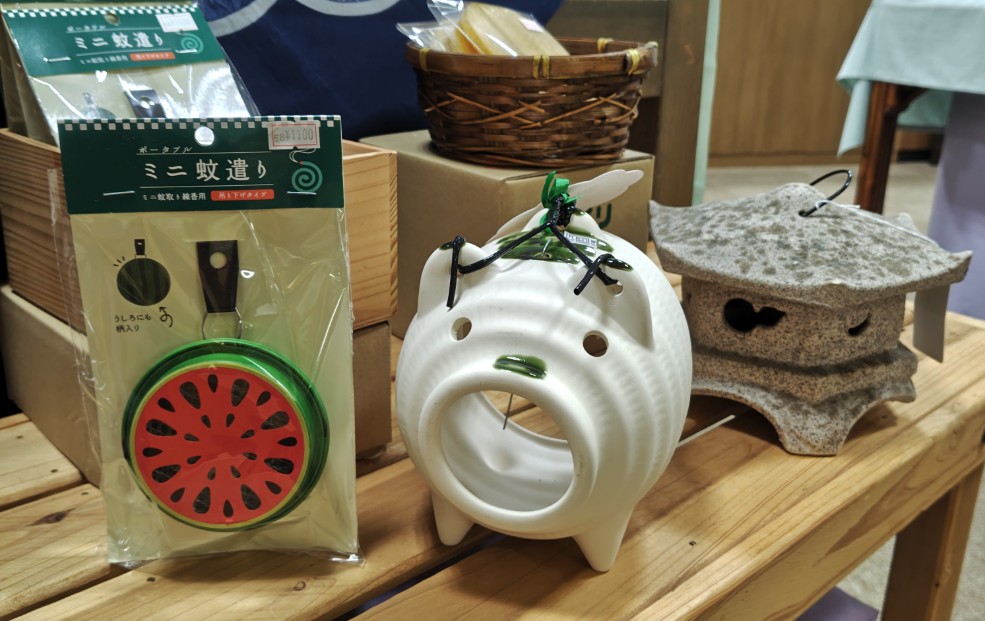 懐かしいぶたの蚊取り器。スイカ型携帯香取ミニ蚊遣。