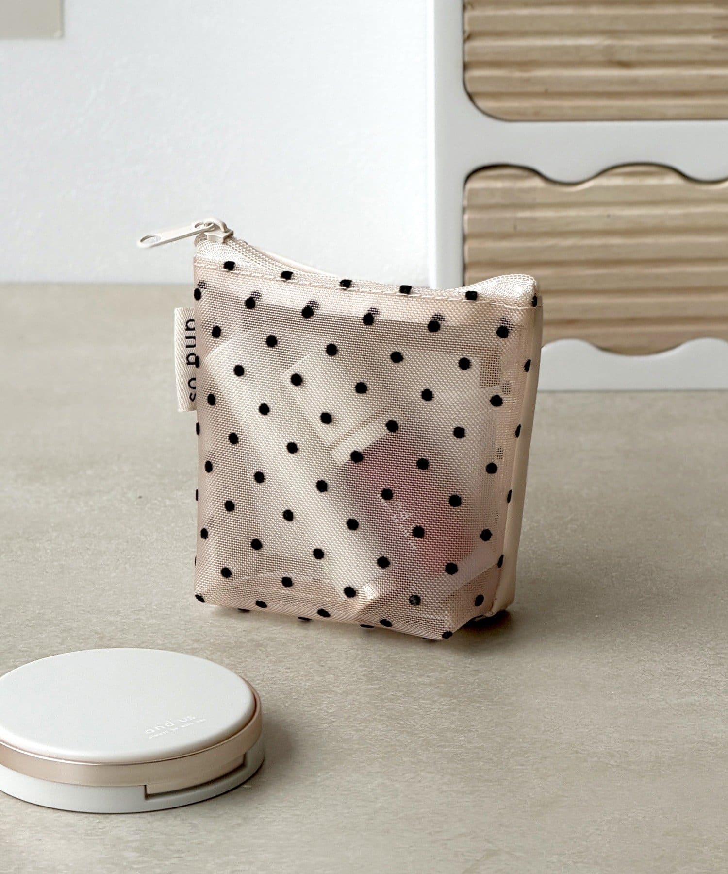 ドットメッシュコンパクトポーチ ¥330(税込)