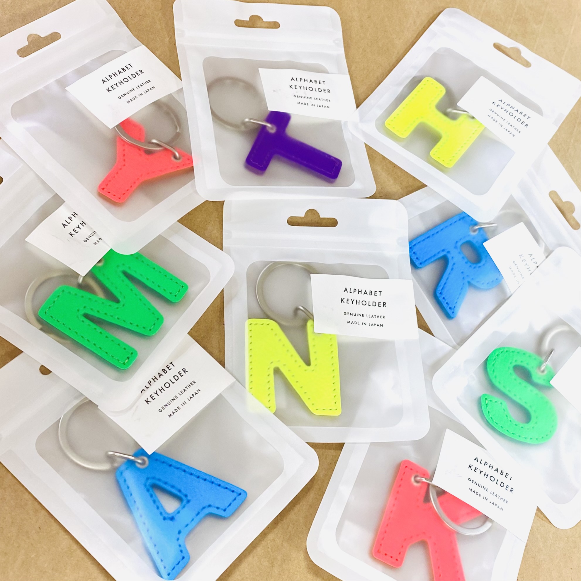 アルファベットキーホルダー☆ネオンカラー