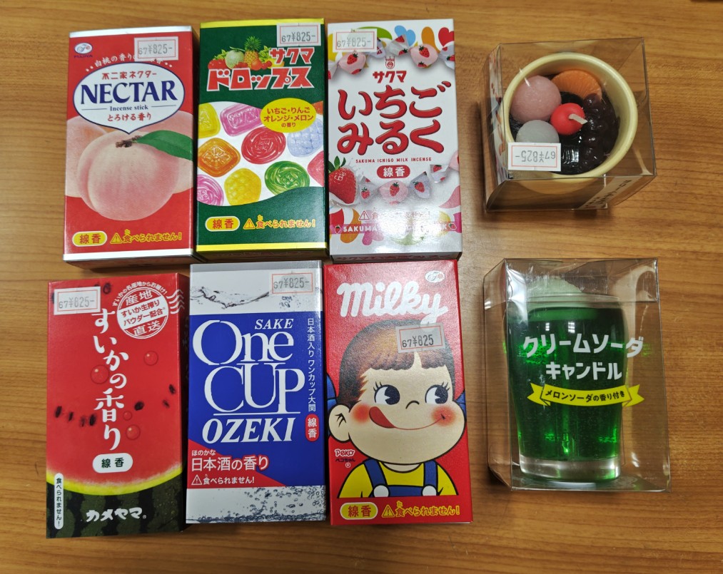 それぞれの食品の香りのするお線香とロウソク