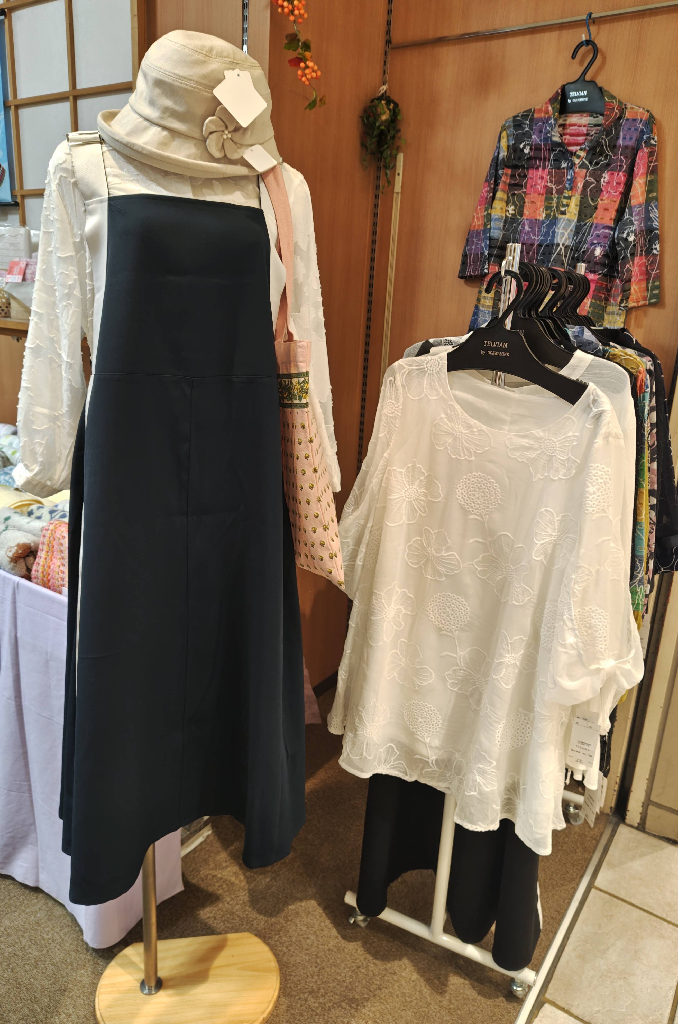 お手頃な洋服も取り揃えております