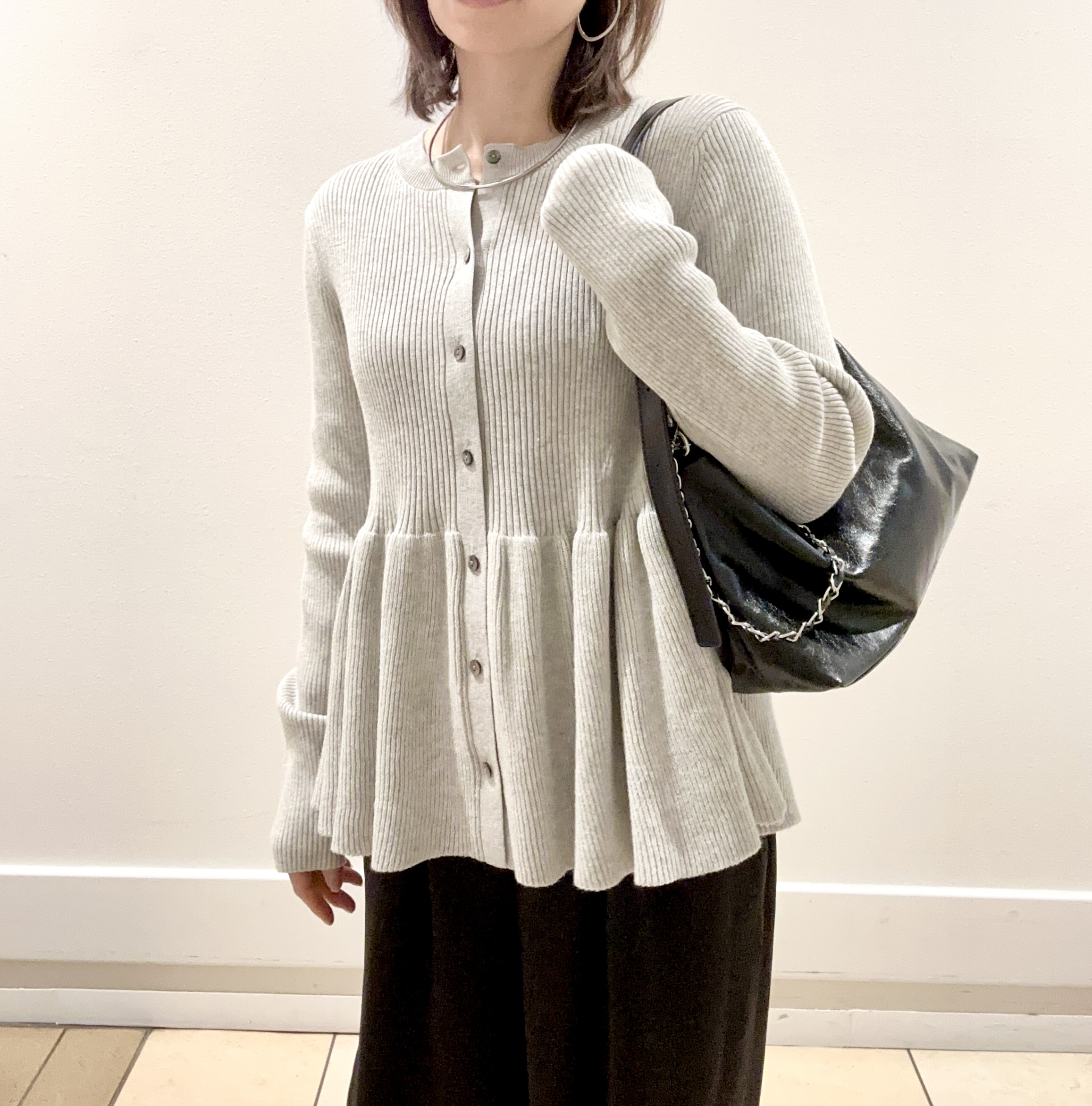 人気のペプラムニット☆