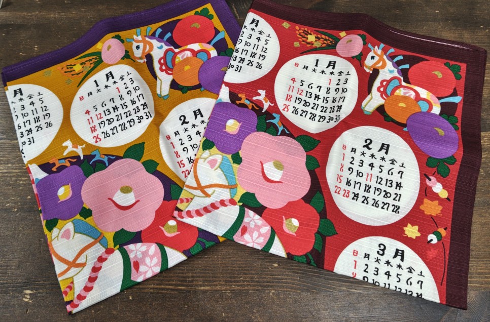 カレンダー小風呂敷はタペストリー棒（別売り）を付ければ