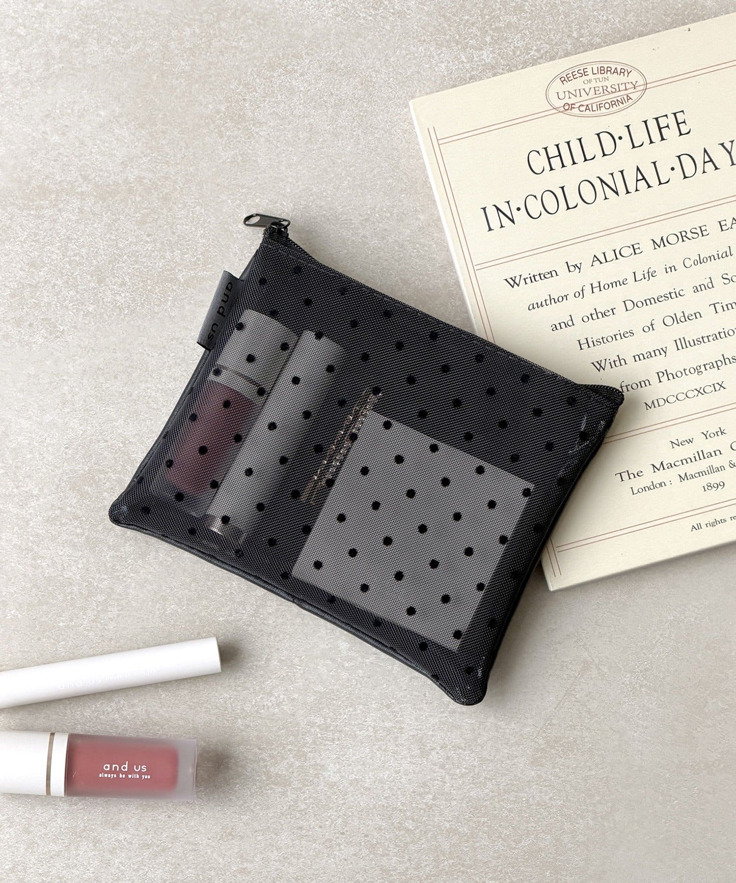 ドットメッシュフラットポーチ ¥330(税込)